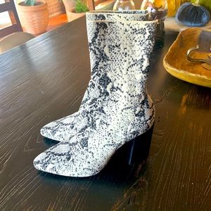 Never worn size 9 Steve Madden boots